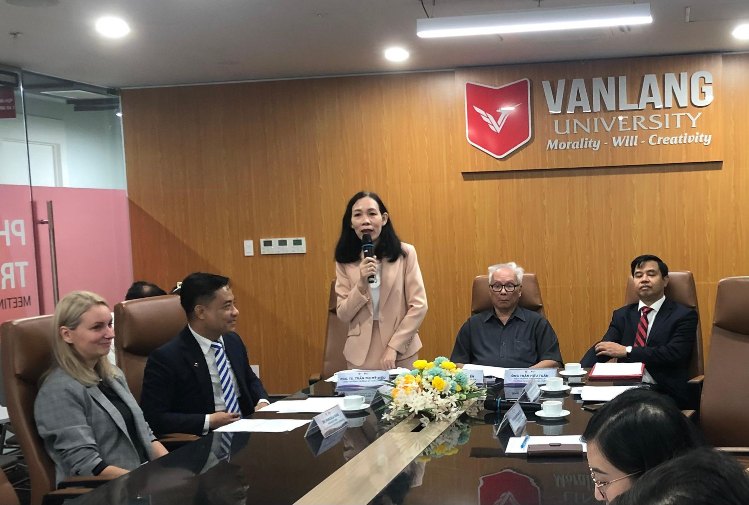 Toạ đàm “Đào tạo và phát triển nguồn nhân lực du lịch thích ứng với bối cảnh bình thường mới” thu hút đông đại diện lãnh đạo các trường và doanh nghiệp (ảnh: Lê Phương)
