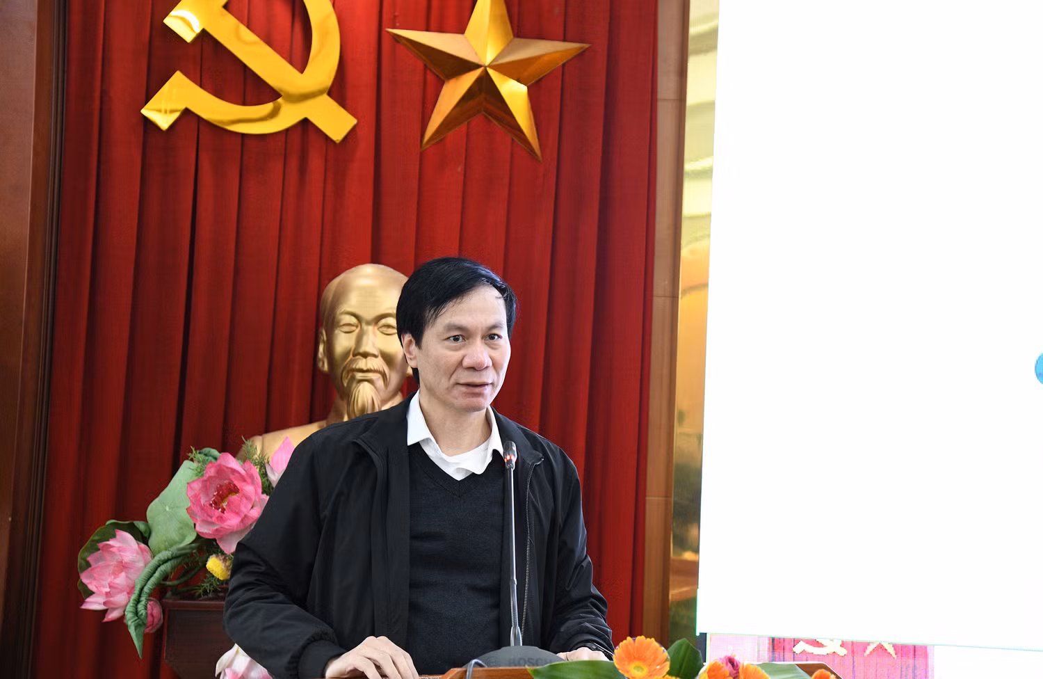 Hiệu trưởng GS.TS. Nguyễn Quý Thanh phát biểu.