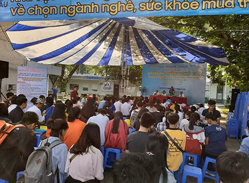 Ngày hội tư vấn tuyển sinh – hướng nghiệp ở Thành phố Hồ Chí Minh hôm 20/1 (ảnh: P.L) Ngày hội tư vấn tuyển sinh – hướng nghiệp ở Thành phố Hồ Chí Minh hôm 20/1 (ảnh: P.L)