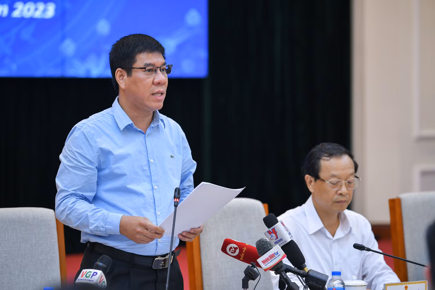 Cục trưởng Cục Quản lý chất lượng Huỳnh Văn Chương báo cáo về Kỳ thi tốt nghiệp trung học phổ thông 2021. (Ảnh: Bộ Giáo dục và Đào tạo)