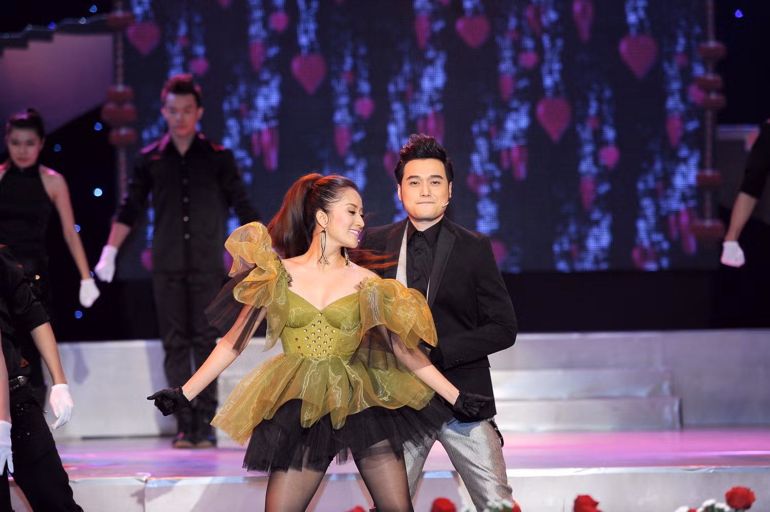 Sự kết hợp ăn ý của “Hoàng tử sơn ca” Quang Vinh và nữ hoàng dance sport Khánh Thi sôi động trong "Ngỡ như thiên đường". Sự kết hợp ăn ý của “Hoàng tử sơn ca” Quang Vinh và nữ hoàng dance sport Khánh Thi sôi động trong "Ngỡ như thiên đường".