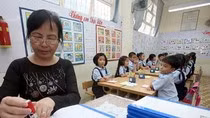 Áp lực sổ sách từ Thông tư 30 đã khiến giáo viên ở nhiều nơi phải chế ra các loại dấu nhận xét vào vở học sinh. Ảnh minh họa: VTC.