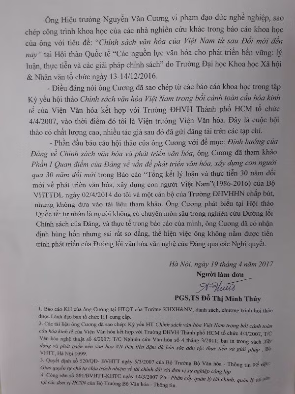 Đơn tố cáo ông Nguyễn Văn Cương, Hiệu trưởng Trường Đại học Văn hóa Hà Nội vi phạm đạo đức nghề nghiệp, sao chép công trình khoa học của các nhà nghiên cứu khác. Ảnh Trần Việt.