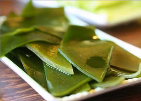 Bởi vậy, lý do phụ nữ Nhật Bản có tỷ lệ mắc ung thư vú thấp hơn so với phụ nữ ở các quốc gia khác có thể liên quan đến việc tiêu thụ rong biển. Trong khi đó, khoai lang, cà chua, đậu cũng là những thực phẩm có thể ngăn ngừa ung thư vú. Xem thêm:Điểm danh một số loại rau, quả giúp hạ huyết áp Bởi vậy, lý do phụ nữ Nhật Bản có tỷ lệ mắc ung thư vú thấp hơn so với phụ nữ ở các quốc gia khác có thể liên quan đến việc tiêu thụ rong biển. Trong khi đó, khoai lang, cà chua, đậu cũng là những thực phẩm có thể ngăn ngừa ung thư vú. Xem thêm:Điểm danh một số loại rau, quả giúp hạ huyết áp