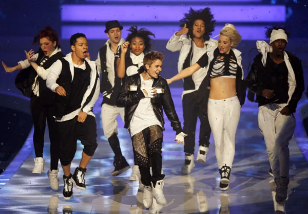"Boyfriend" là single mở đường cho album "Believe" sắp ra mắt vào hè này của Bieber. "Boyfriend" là single mở đường cho album "Believe" sắp ra mắt vào hè này của Bieber.
