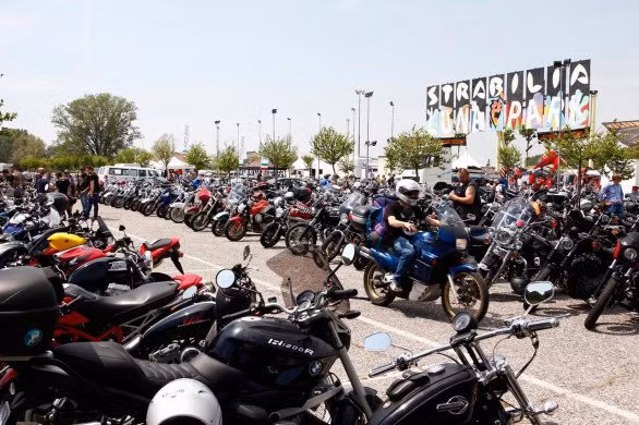 Chiêm ngưỡng hàng nghìn mô tô khủng xuất hiện tại lễ hội Biker Fest ảnh 12 Chiêm ngưỡng hàng nghìn mô tô khủng xuất hiện tại lễ hội Biker Fest ảnh 12