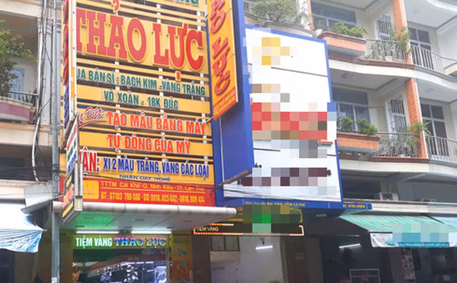 Tiệm vàng Thảo Lực nơi anh Rê đổi 100 đô la Mỹ bị bắt quả tang và nhận quyết định xử phạt 90 triệu đồng. Ảnh: nguồn Báo Người Lao Động. Tiệm vàng Thảo Lực nơi anh Rê đổi 100 đô la Mỹ bị bắt quả tang và nhận quyết định xử phạt 90 triệu đồng. Ảnh: nguồn Báo Người Lao Động.