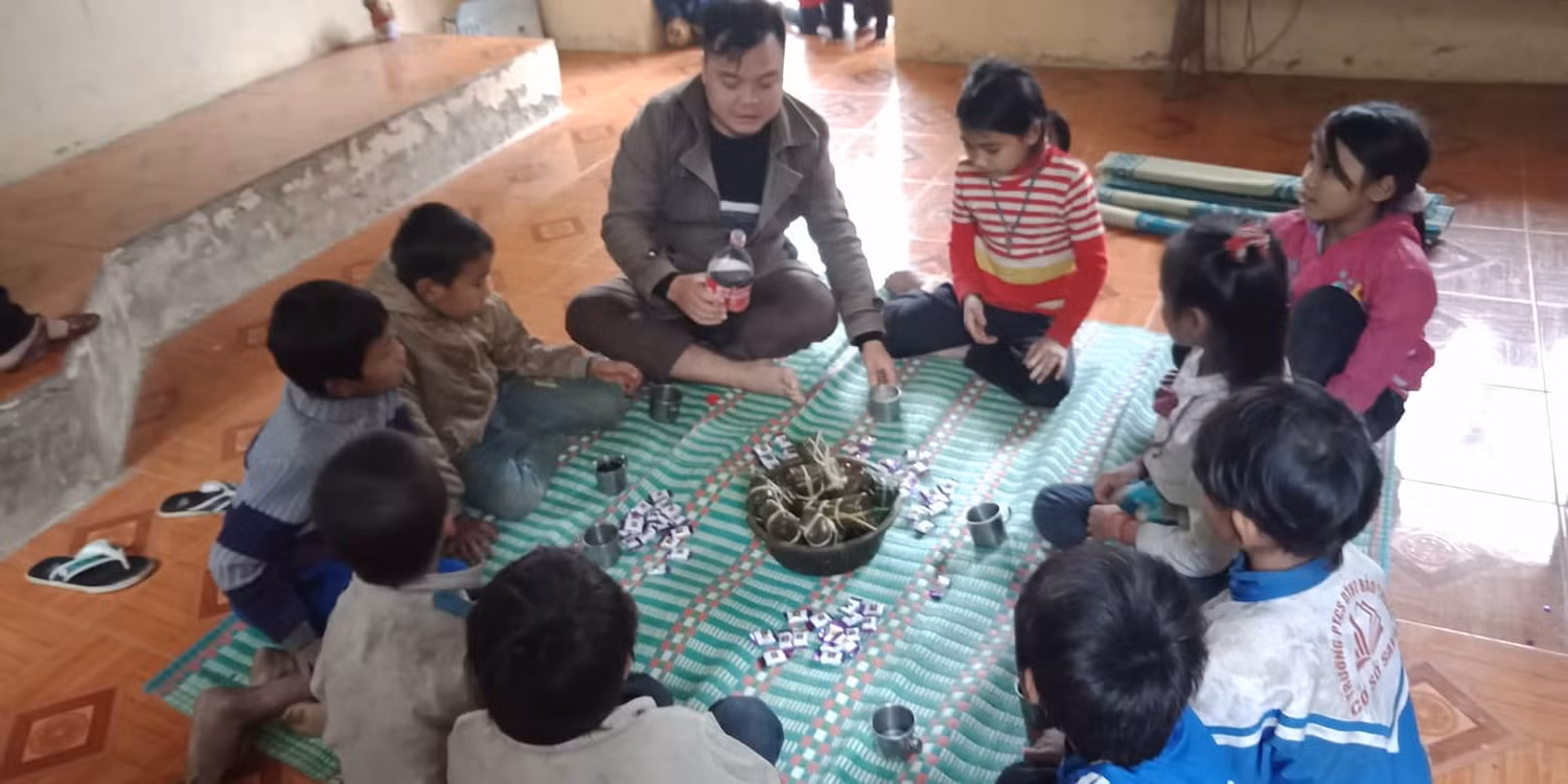 "Tụi hắn không thích nước ngọt có ga". Thầy Quý chia sẻ về cảm giác của học sinh khi lần đầu tiên uống nước ngọt có ga.