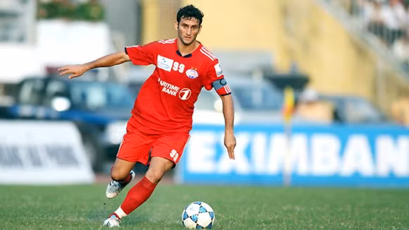 Leandro tái xuất V.League trong màu áo Thanh Hóa.