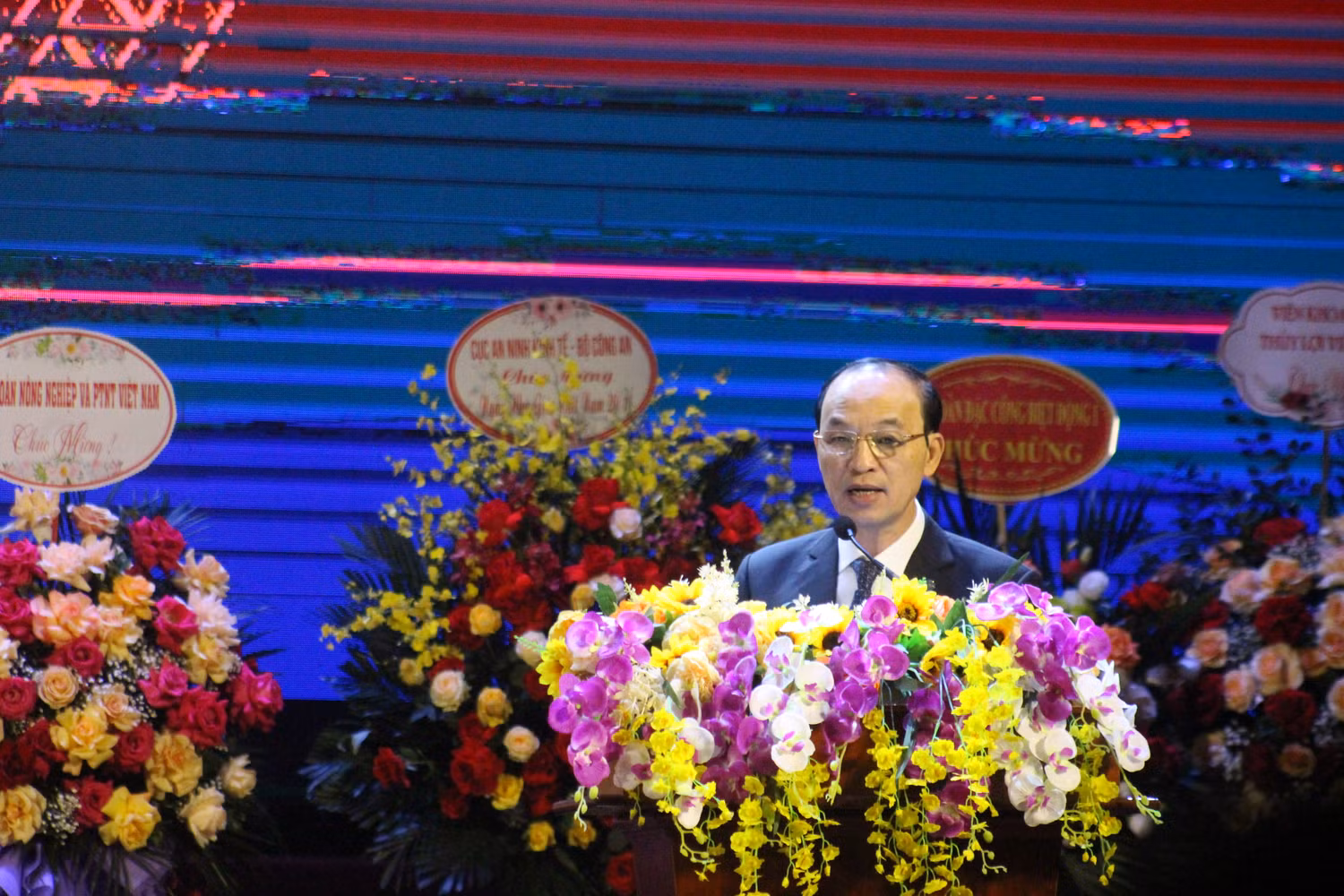 Giáo sư Trịnh Minh Thụ - Hiệu trưởng Trường Đại học Thủy lợi gửi lời tri ân các thầy cô giáo đã và đang công tác tại trường nhân Ngày nhà giáo Việt Nam 20/11. Ảnh: Trung Dũng
