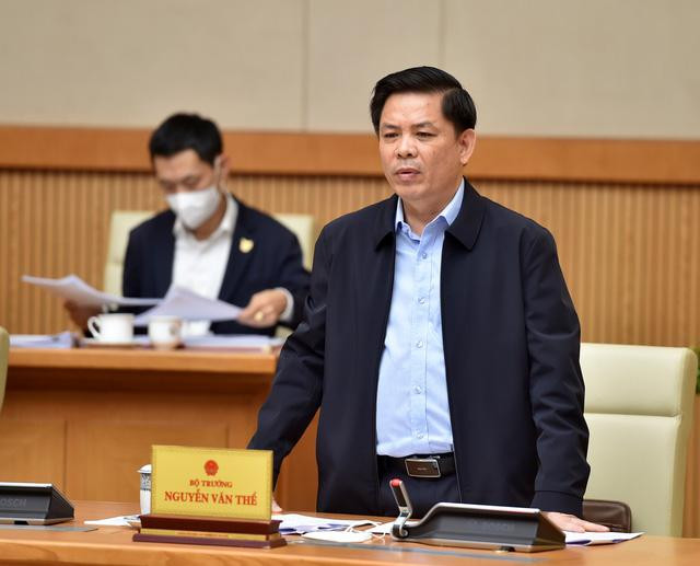 Bộ trưởng Bộ Giao thông vận tải Nguyễn Văn Thể đề nghị các địa phương cần tập trung liên quan đến các vấn đề về giải phóng mặt bằng và chỉ định thầu sau khi bàn giao mặt bằng. Ảnh: VGP/Đức Tuân
