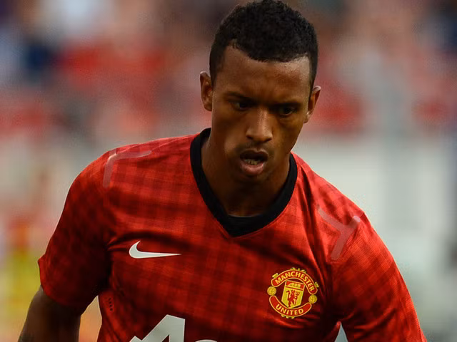 Tờ Gazzetta dello Sport đưa tin, AC Milan đang rất muốn có tiền vệ cánh Nani của Manchester United. BLĐ binh đoàn áo sọc đỏ đen đang chuẩn bị tới thành Manchester để tiến hành những cuộc đàm phán về tương lai cầu thủ này.