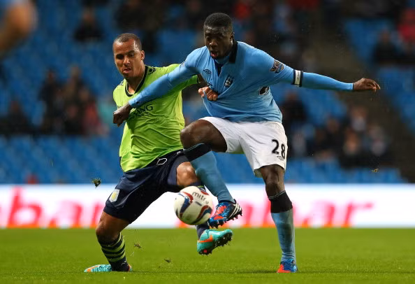 Trung vệ Kolo Toure hiện đang là mục tiêu theo đuổi của AC Milan. HLV Max Allegri nhắm đến cầu thủ người Bờ Biển Ngà như là sự thay thế hoàn hảo cho Thiago Silva đã chuyển sang thi đấu cho PSG.