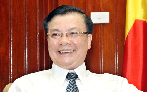 Bộ trưởng Đinh Tiến Dũng khẳng định, điều hành giá xăng dầu theo hướng có lợi cho người tiêu dùng trước, DN Nhà nước sau.