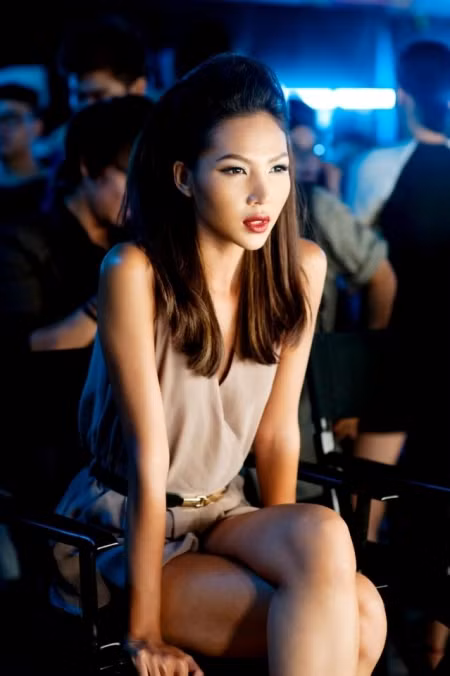 'Mỗi người đều có cảm nhận về vẻ đẹp khác nhau, mỗi người đẹp theo một cách và có những khán giả riêng của họ. Còn cá nhân tôi, tôi luôn cảm thấy hài lòng và thoải mái với những gì mình đang có, với dáng vẻ của mình như hiện tại, nên tôi chỉ còn mỗi việc là chuyên tâm vào chuyên môn nghề nghiệp thôi.' (Theo PL&XH) 'Mỗi người đều có cảm nhận về vẻ đẹp khác nhau, mỗi người đẹp theo một cách và có những khán giả riêng của họ. Còn cá nhân tôi, tôi luôn cảm thấy hài lòng và thoải mái với những gì mình đang có, với dáng vẻ của mình như hiện tại, nên tôi chỉ còn mỗi việc là chuyên tâm vào chuyên môn nghề nghiệp thôi.' (Theo PL&XH)