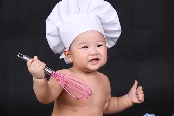 Giọng ca thính phòng chia sẻ, vài tháng đầu, bé Kiệt hay quấy vào ban đêm nên vợ chồng anh khá vất vả trong việc chăm sóc bé. Tuy nhiên, càng lớn cậu bé càng ngoan ngoãn. Muốn nuôi dưỡng tâm hồn con bằng âm nhạc từ khi còn nhỏ, Lê Anh Dũng thường cho con nghe nhạc. Bé Kiệt tỏ ra thích thú, chỉ cần nghe tiếng nhạc là bé cười và múa tay. (Theo Ngôi sao) Giọng ca thính phòng chia sẻ, vài tháng đầu, bé Kiệt hay quấy vào ban đêm nên vợ chồng anh khá vất vả trong việc chăm sóc bé. Tuy nhiên, càng lớn cậu bé càng ngoan ngoãn. Muốn nuôi dưỡng tâm hồn con bằng âm nhạc từ khi còn nhỏ, Lê Anh Dũng thường cho con nghe nhạc. Bé Kiệt tỏ ra thích thú, chỉ cần nghe tiếng nhạc là bé cười và múa tay. (Theo Ngôi sao)