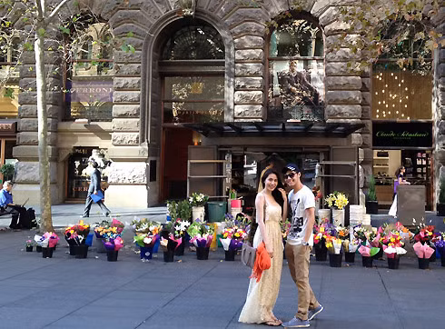Đây cũng là lần đầu đến Australia nên nam ca sĩ cho biết, dù chỉ được một ngày nghỉ ngơi, anh rất hào hứng rủ Thủy Tiên dạo phố. "Do không có nhiều thời gian, nên chúng tôi cứ chọn con đường York rất dài. Cứ đi và cảm nhận không khí cũng như những địa điểm đẹp đẽ trên đường", Thủy Tiên kể. (Theo Vnexpress) Đây cũng là lần đầu đến Australia nên nam ca sĩ cho biết, dù chỉ được một ngày nghỉ ngơi, anh rất hào hứng rủ Thủy Tiên dạo phố. "Do không có nhiều thời gian, nên chúng tôi cứ chọn con đường York rất dài. Cứ đi và cảm nhận không khí cũng như những địa điểm đẹp đẽ trên đường", Thủy Tiên kể. (Theo Vnexpress)