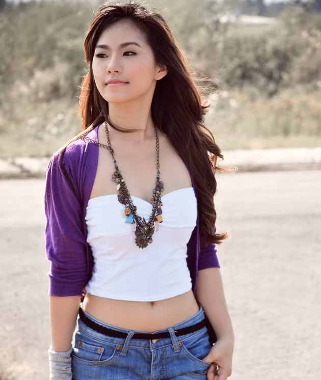 Trước đây Lương Bích Hữu gây được nhiều ấn tượng với mái tóc dài, uốn lọn nhẹ nhàng. (Theo Eva) Trước đây Lương Bích Hữu gây được nhiều ấn tượng với mái tóc dài, uốn lọn nhẹ nhàng. (Theo Eva)
