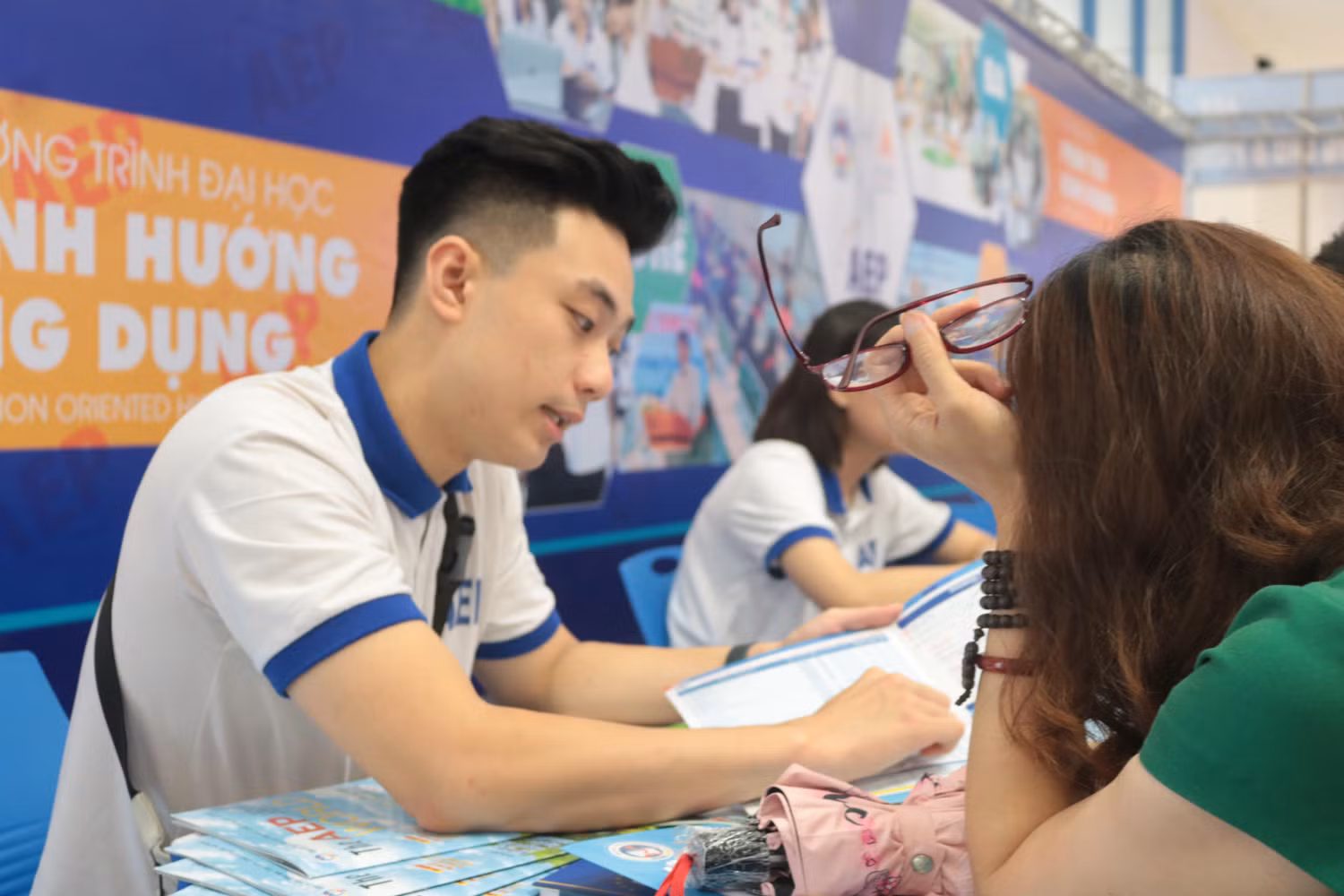 Hệ thống giáo dục sau phổ thông ở nước ta hiện nay đang có 2 bộ quản lý: Bộ Giáo dục và Đào tạo và Bộ Lao động - Thương binh và Xã hội. Ảnh minh họa: Doãn Nhàn Hệ thống giáo dục sau phổ thông ở nước ta hiện nay đang có 2 bộ quản lý: Bộ Giáo dục và Đào tạo và Bộ Lao động - Thương binh và Xã hội. Ảnh minh họa: Doãn Nhàn