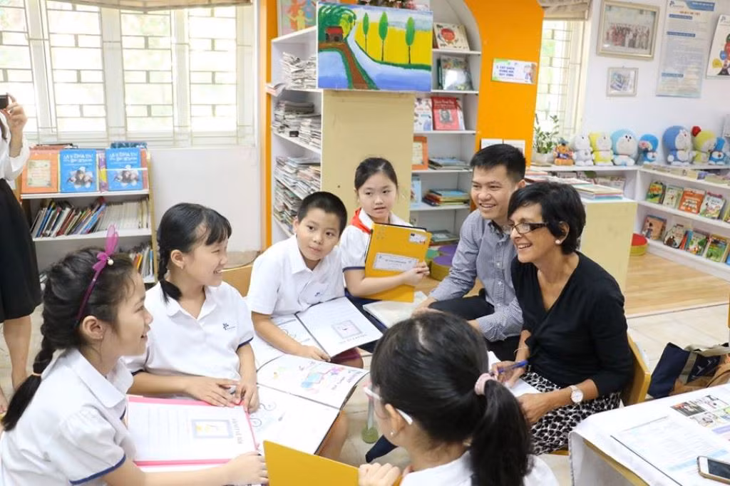 Trước đó, đoàn thẩm định từ Hoa Kỳ đã đến làm việc tại Ban Mai ngày 11/10. Các học sinh đã trực tiếp thực hiện school tour, tự tin giới thiệu về những kết quả trường Ban Mai đã đạt được sau hơn 3 năm triển khai chương trình The Leader in Me. Ảnh: Nhà trường cung cấp
