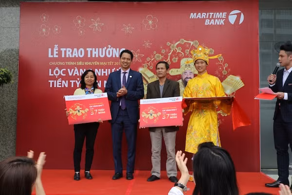 Những khách hàng may mắn trúng thưởng 1 lượng vàng của tháng 2.