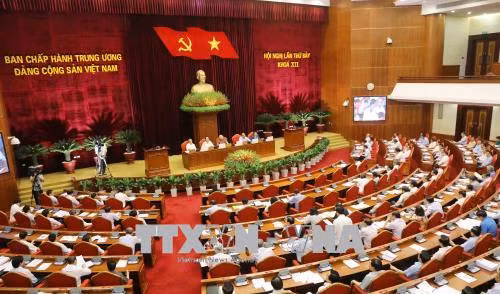 Chiều 10/5/2018, Hội nghị lần thứ bảy Ban Chấp hành Trung ương Đảng Cộng sản Việt Nam khóa XII họp tại Hội trường thảo luận Đề án Cải cách chính sách bảo hiểm xã hội. Ảnh: Phương Hoa/TTXVN Chiều 10/5/2018, Hội nghị lần thứ bảy Ban Chấp hành Trung ương Đảng Cộng sản Việt Nam khóa XII họp tại Hội trường thảo luận Đề án Cải cách chính sách bảo hiểm xã hội. Ảnh: Phương Hoa/TTXVN