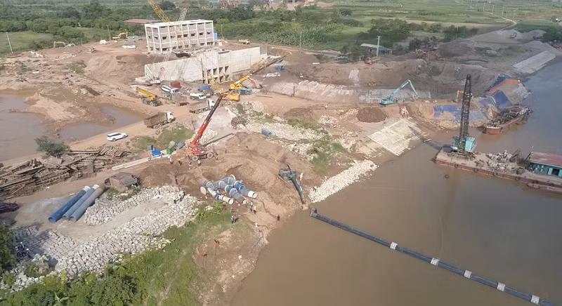 Nhà máy nước mặt Sông Đuống hạ thủy thành công tuyến ống qua sông. Nhà máy nước mặt Sông Đuống hạ thủy thành công tuyến ống qua sông.