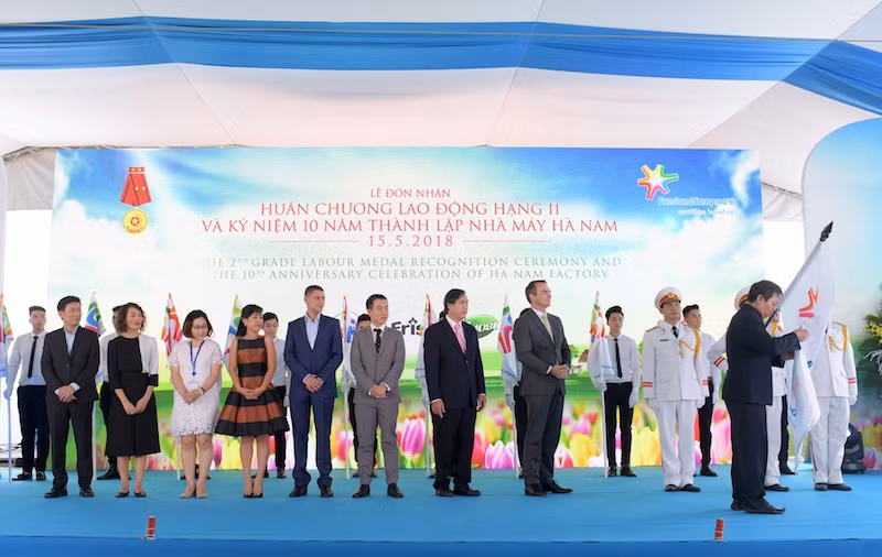 Nghi thức đón nhận Huân chương Lao động hạng Nhì Nghi thức đón nhận Huân chương Lao động hạng Nhì