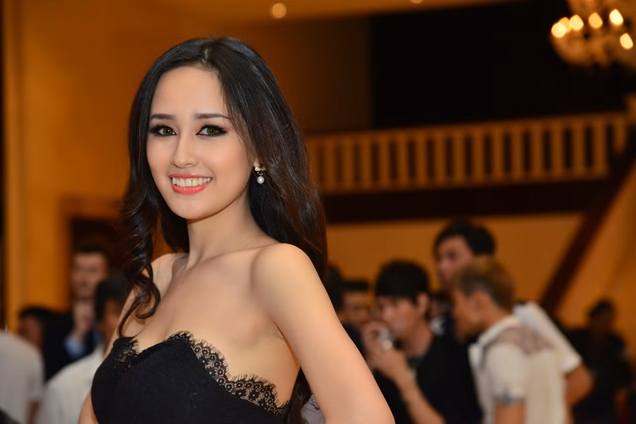Cựu Hoa hậu Việt Nam năm 2006 Mai Phương Thúy xuất hiện tại đêm thời trang rạng ngời nhan sắc.