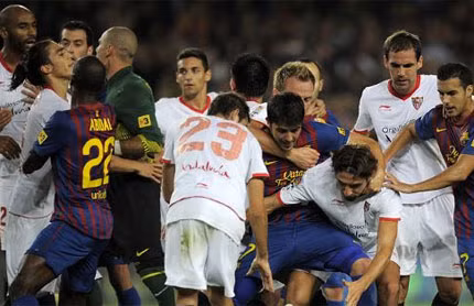 Fabregas gọi địch thủ là tên khủng bố? ảnh 1
