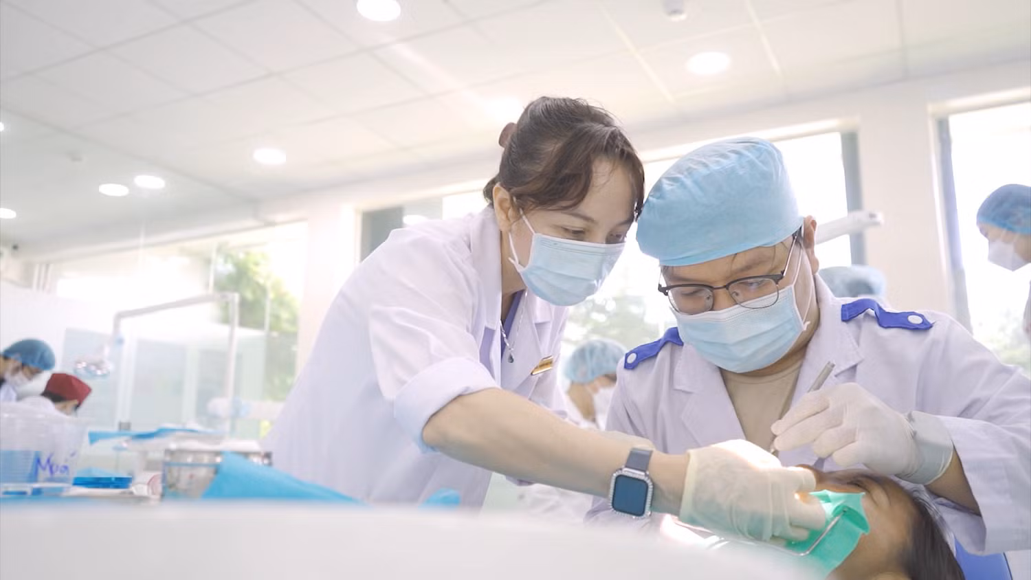 Hoạt động khám Răng Hàm Mặt bên trong phòng khám (ảnh: HIU) Hoạt động khám Răng Hàm Mặt bên trong phòng khám (ảnh: HIU)
