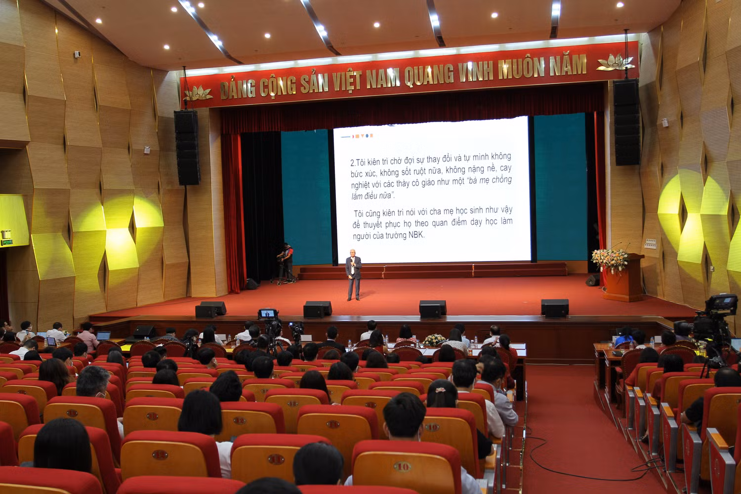 Hội thảo mang đến những kiến thức, kinh nghiệm bổ ích góp phần giúp giáo viên, lãnh đạo các trường trên địa bàn Hải Phòng xây dựng trường học hạnh phúc (Ảnh: Phương Linh)