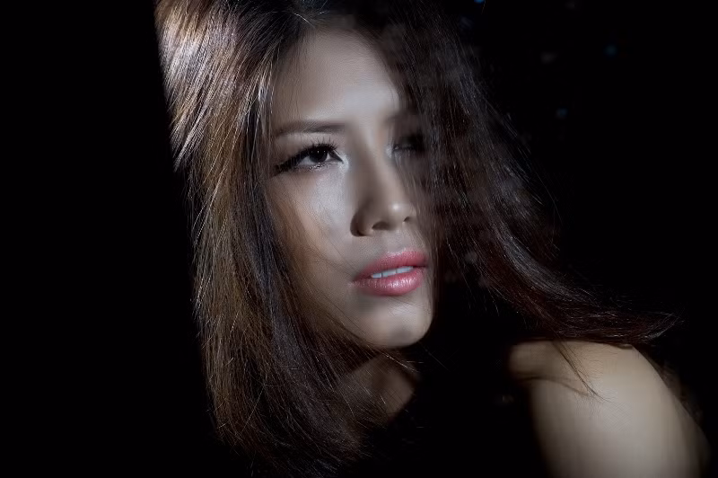 Nhiếp ảnh gia Quốc Huy cho biết thêm: "Nếu chỉ chụp một bức ảnh đơn thuần, rất dễ. Một bức ảnh thể hiện được thần thái người mẫu mới khó, phụ thuộc phần lớn khả năng thể hiện nội tâm của người mẫu".