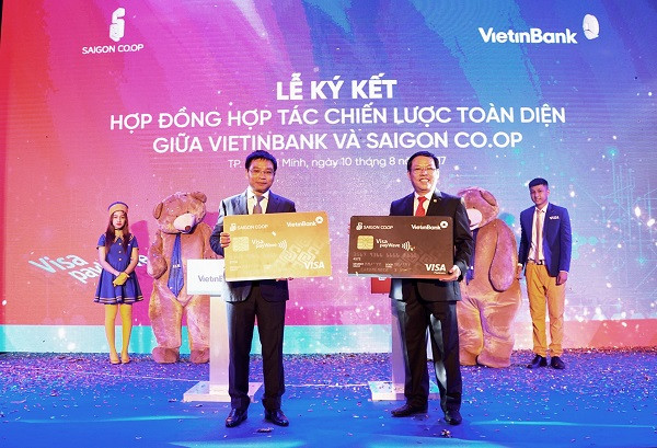 Chủ tịch Hội đồng quản trị VietinBank và Chủ tịch Hội đồng quản trị Saigon Co.op ra mắt thẻ Visa Paywave Chủ tịch Hội đồng quản trị VietinBank và Chủ tịch Hội đồng quản trị Saigon Co.op ra mắt thẻ Visa Paywave