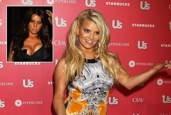 Jessica Simpson từng lộ gò bồng đảo quyến rũ với kiểu đẩy ngực quá đà.