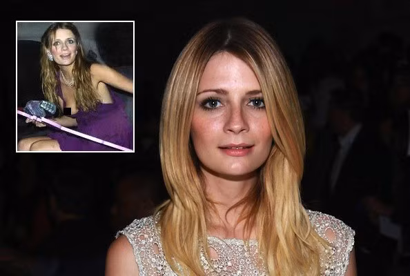 Mischa Barton diện bộ váy thướt tha nữ tính nhưng xẻ cổ quá sâu làm cô bị phen đỏ mặt.