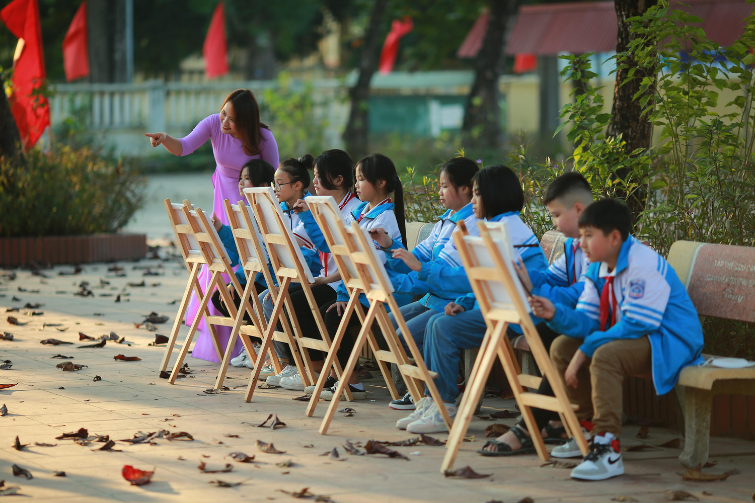 Giờ học Mỹ thuật tại Trường Trung học cơ sở Sa Đéc (Thị xã Phú Thọ)