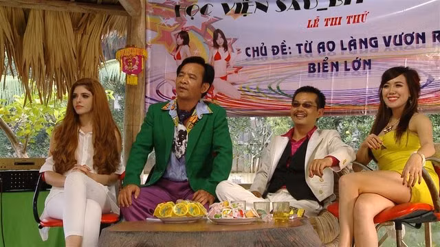 Hotgirl xuất hiện cũng không thể làm cho hài tết bớt nhạt