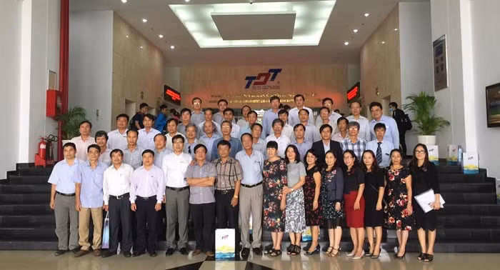 Đoàn giáo dục Quảng ngãi tại Trường đại học Tôn Đức Thắng (Ảnh: tác giả cung cấp).