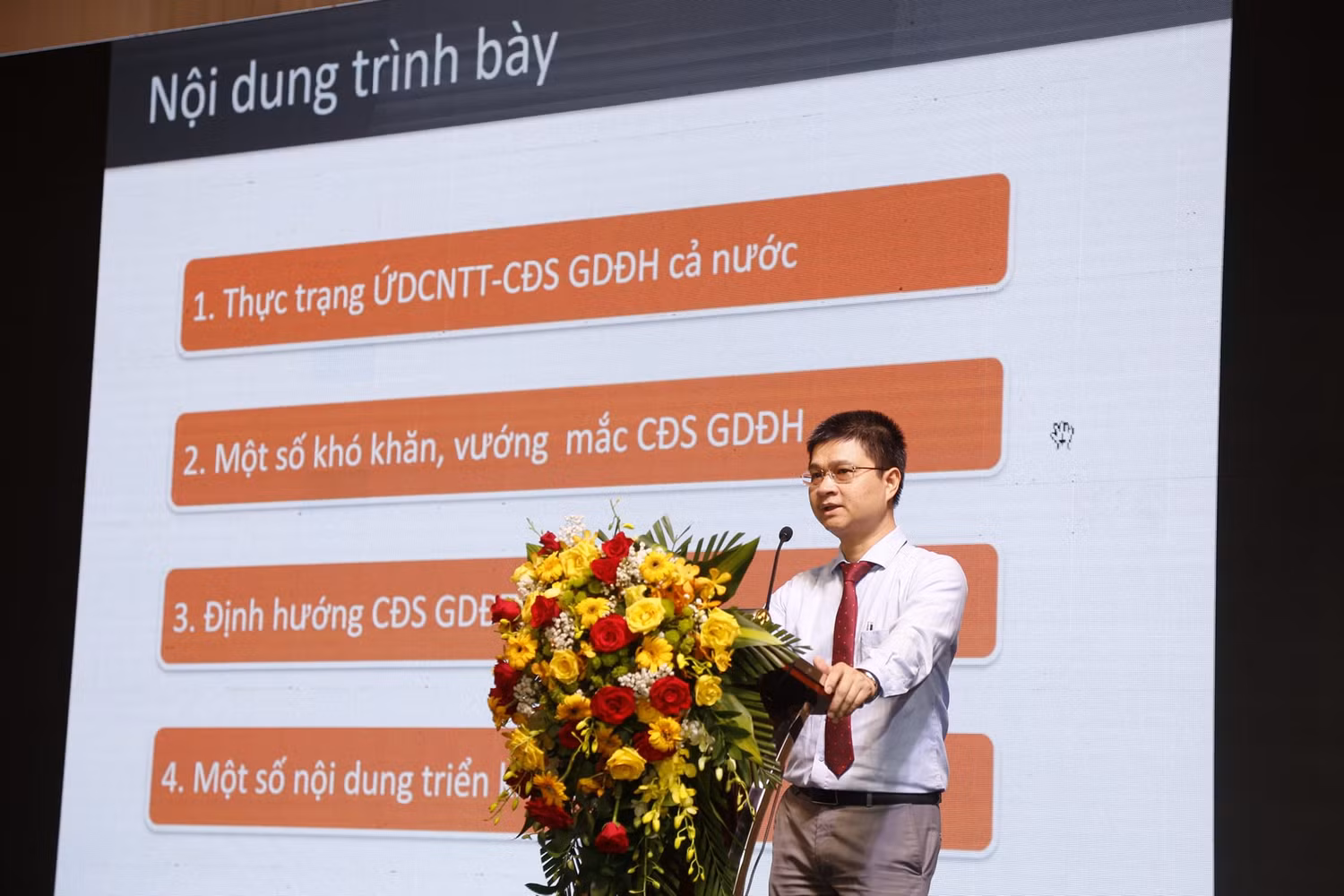 Tiến sĩ Tô Hồng Nam phát biểu tại hội thảo (ảnh: P.L)