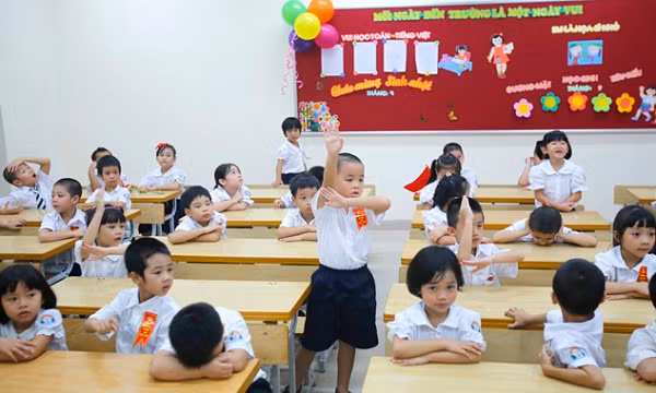 Đừng để các em bị cô độc trong vai trò cán sự lớp (Ảnh minh họa: baohaiquan.vn). Đừng để các em bị cô độc trong vai trò cán sự lớp (Ảnh minh họa: baohaiquan.vn).