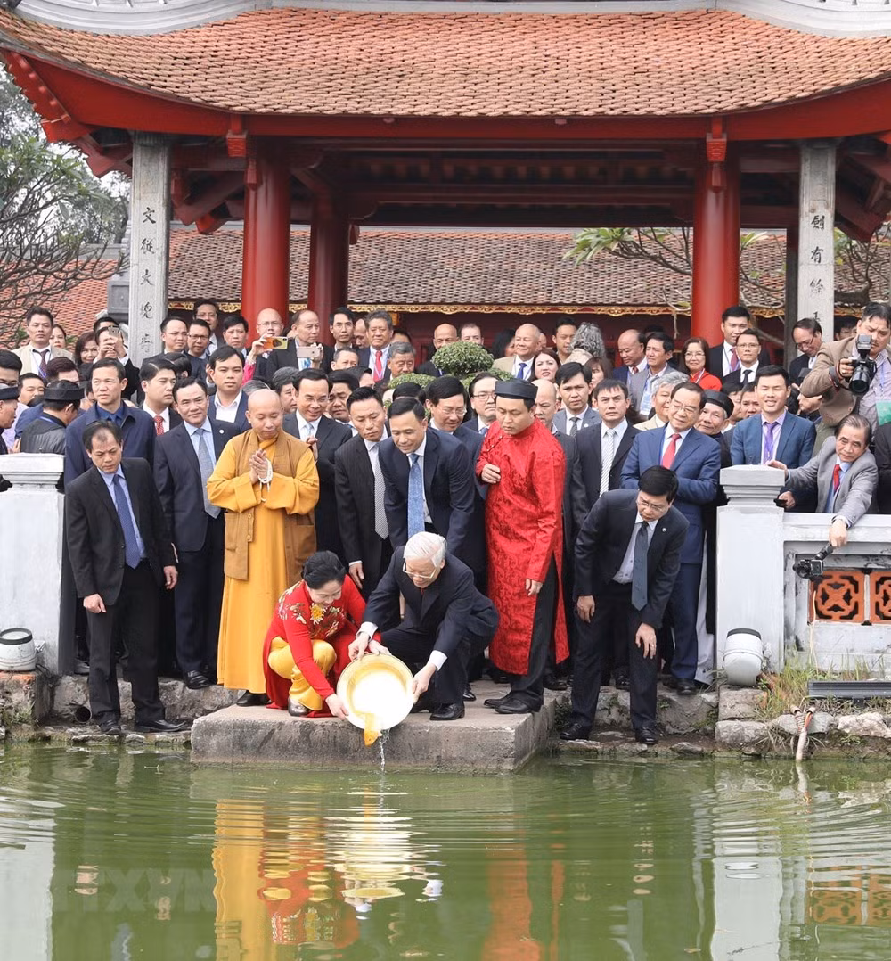 Tổng Bí thư, Chủ tịch nước thả cá chép tại hồ Hoàn Kiếm ảnh 7 Tổng Bí thư, Chủ tịch nước thả cá chép tại hồ Hoàn Kiếm ảnh 7