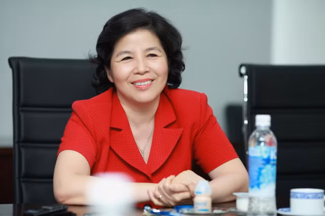 "Tôi nghĩ là tương lai thì cũng sẽ như tất cả các nước trên thế giới thôi, tất cả sẽ giao dịch thương mại điện tử và các cửa hàng truyền thống sẽ gặp khó. Và như vậy, doanh nghiệp rõ ràng sẽ phải chuẩn bị, và chúng tôi chuẩn bị bằng cách là xây dựng hệ thống Giấc mơ sữa Việt của Vinamilk"