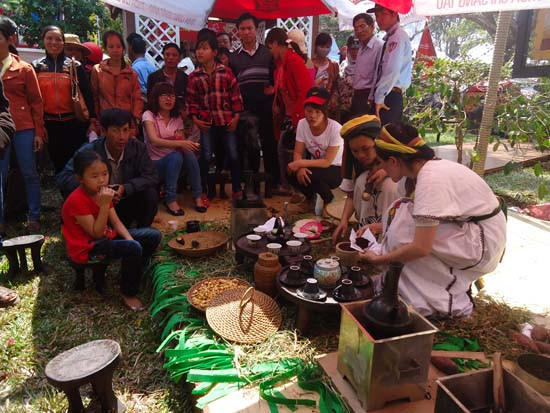 Được tổ chức trong một không gian rộng rãi, Hội chợ triển lãm chuyên ngành cà phê và sản phẩm thương hiệu Việt lần này đã thu hút đến 221 doanh nghiệp trong và ngoài nước cùng nhiều tổ chức, đơn vị tham gia trưng bày giới thiệu sản phẩm tại 720 gian hàng.