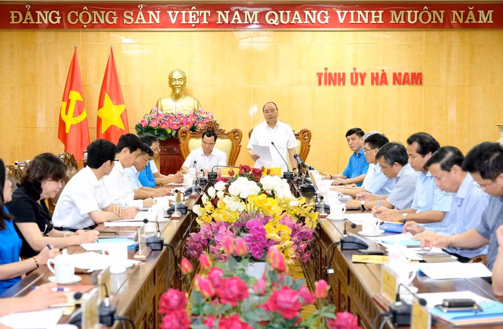Thủ tướng lưu ý nhiều vấn đề với tỉnh Hà Nam tại buổi làm việc. (Ảnh: VGP)