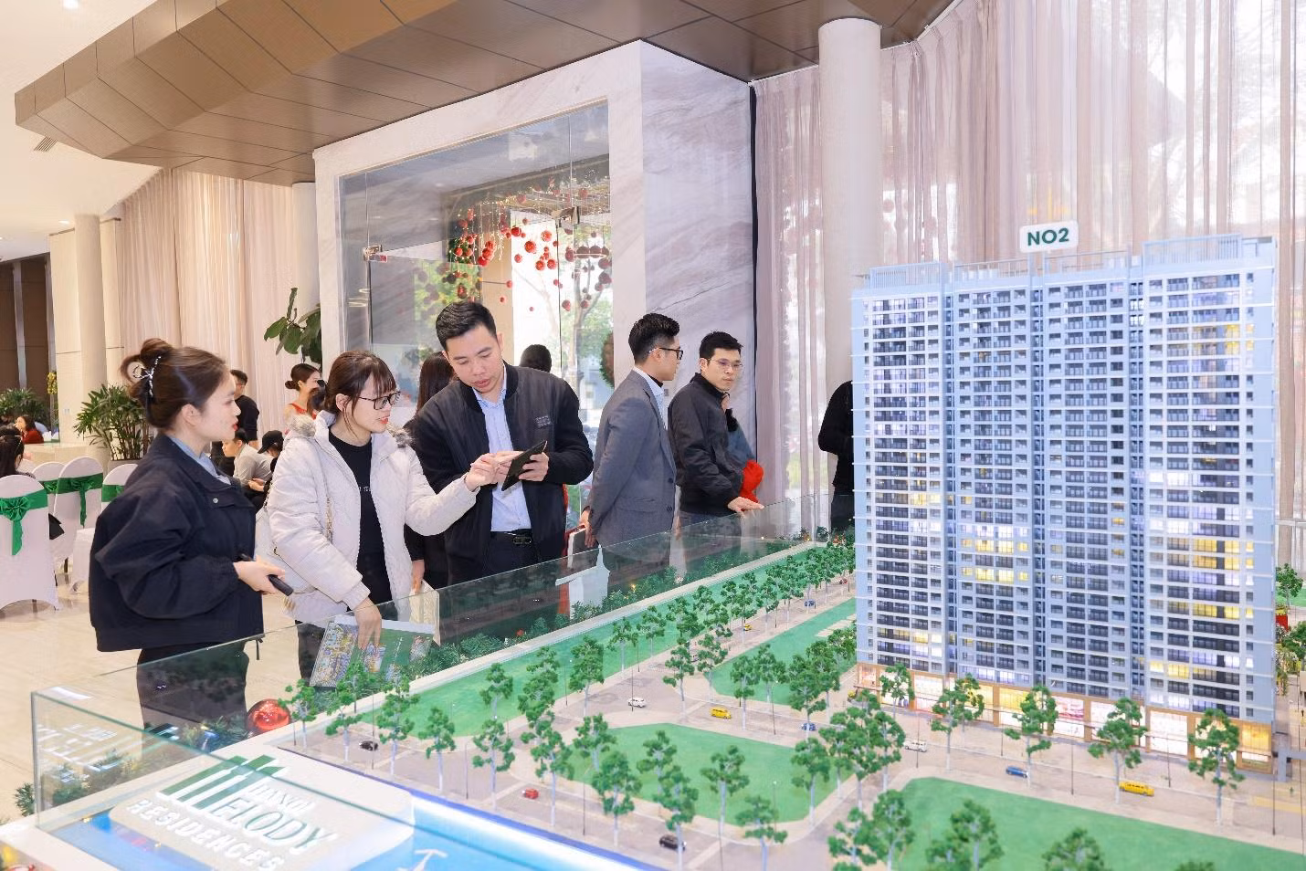 Hanoi Melody Residences đang thu hút nhiều khách hàng đến tìm hiểu nhờ sở hữu nhiều yếu tố vượt trội về vị trí, tiện ích, thiết kế,…