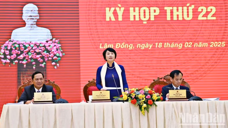 Các đồng chí chủ trì kỳ họp.