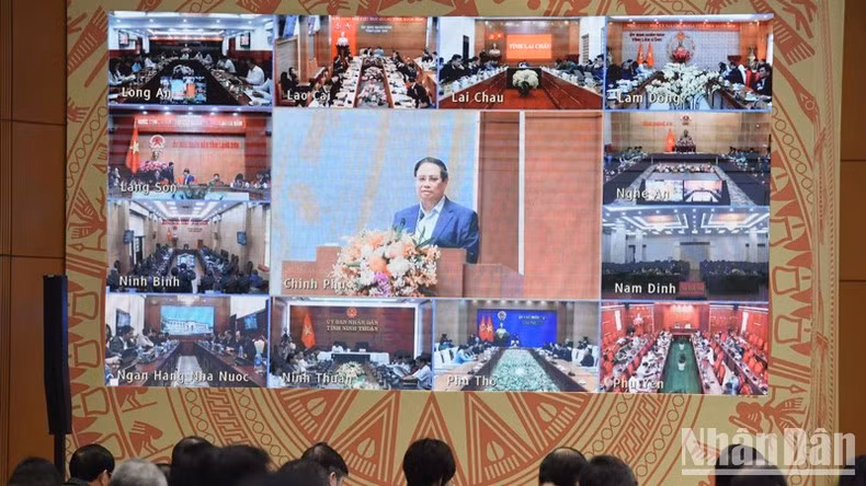 Phiên họp được truyền trực tuyến tới điểm cầu trụ sở các bộ, ngành, địa phương trên cả nước. (Ảnh: Trần Hải)