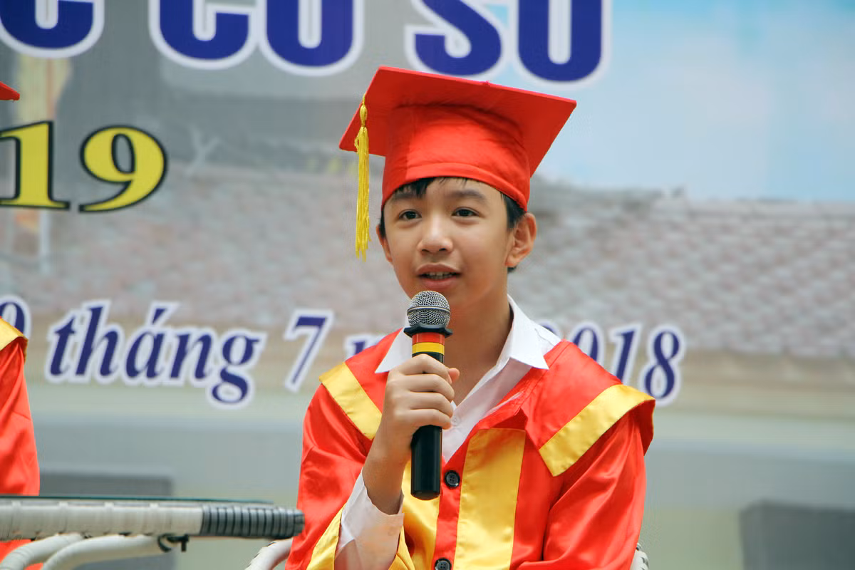 "Cậu bé vàng" Nguyễn Viết Quang của Trường Trung học cơ sở Ngô Quyền (Ảnh: Lã Tiến) "Cậu bé vàng" Nguyễn Viết Quang của Trường Trung học cơ sở Ngô Quyền (Ảnh: Lã Tiến)