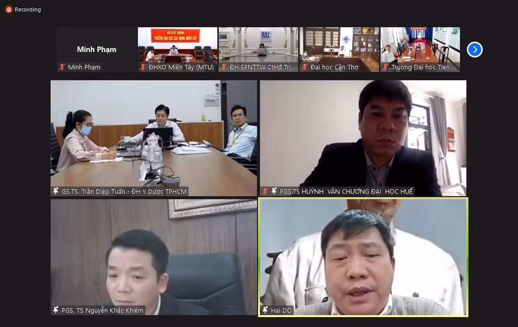 Lãnh đạo các trường đại học, các chuyên gia chia sẻ tại buổi tọa đàm. (Ảnh: Chụp màn hình) Lãnh đạo các trường đại học, các chuyên gia chia sẻ tại buổi tọa đàm. (Ảnh: Chụp màn hình)